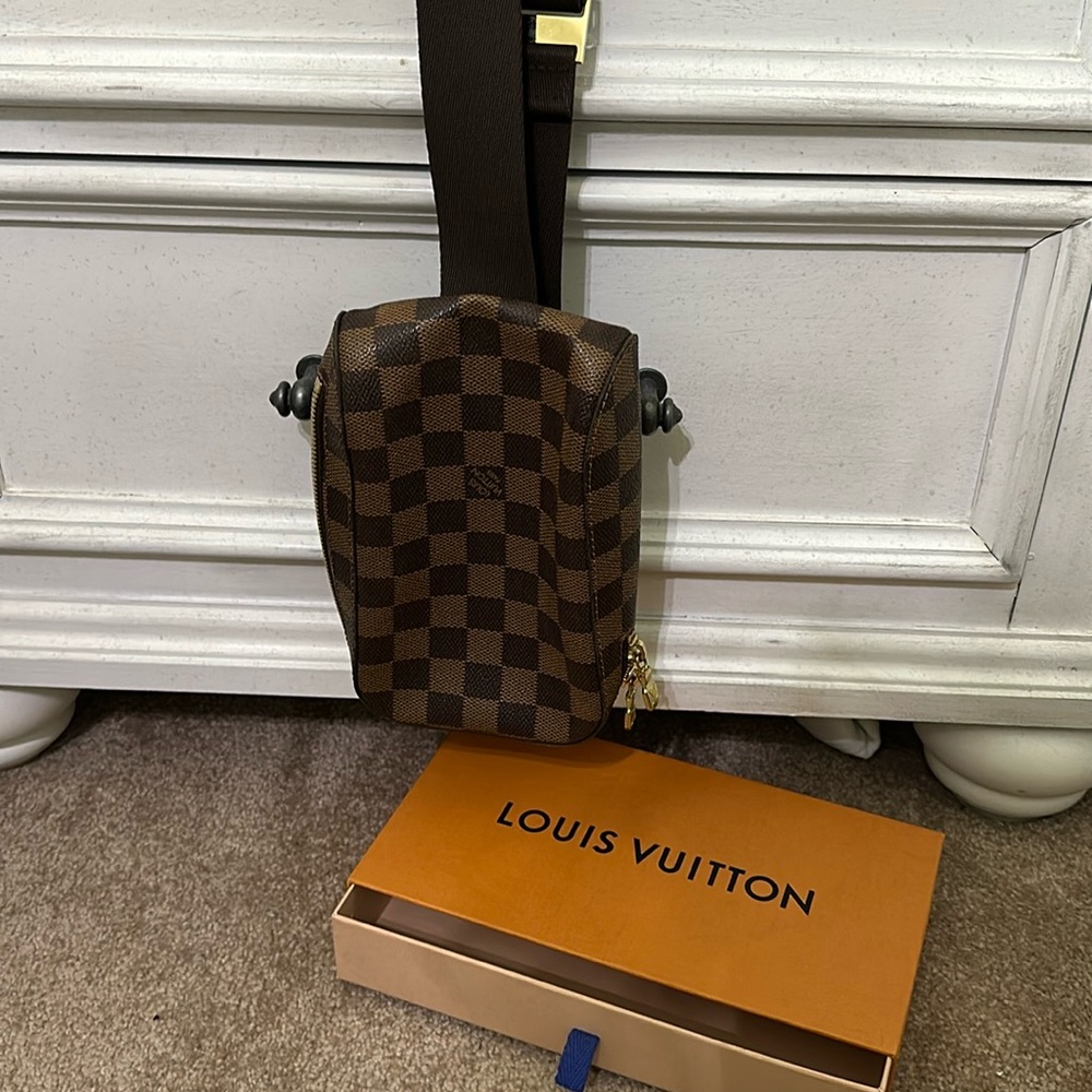 AUTHENTIC Louis Vuitton. Very good condition.